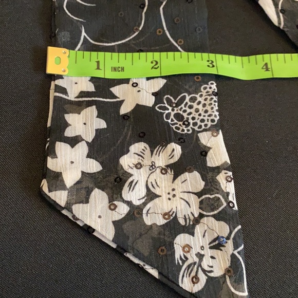 Black and White sequins Floral Scarf - Picture 4 of 6